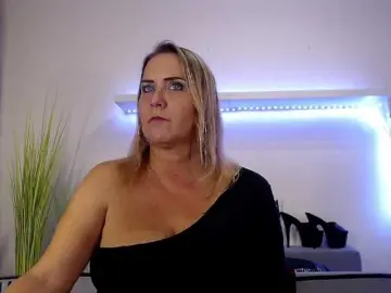 Bongacams Watch Live Sex Cams of JuliaPink