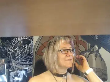 Bongacams Watch Live Sex Cams of 90dTitten