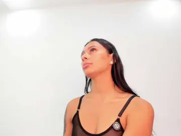 Bongacams Nude Webcam of kharlyn-angel