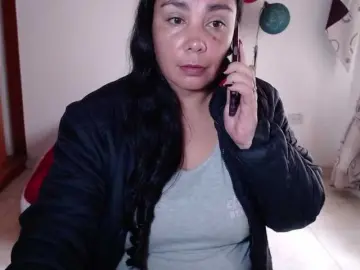 Bongacams Free Live Porn of vivian-milf-paint