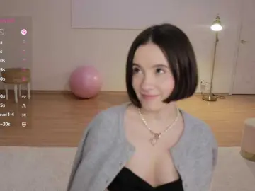 Bongacams Live Sex Cam of -FemaleEssence-