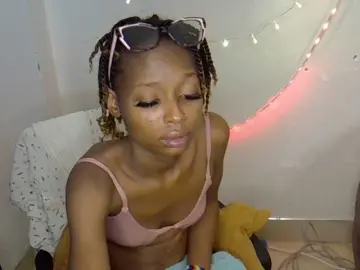 Bongacams Nude Webcam of PetiteAlexa