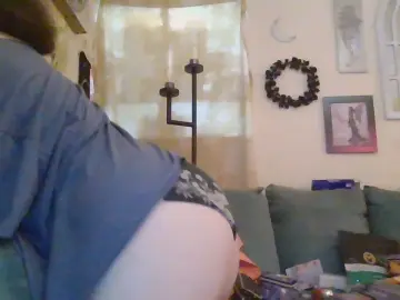 Cam4 Free Live Porn of QueenCrimson