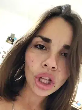 Cam4 Free Live Porn of Desiree025