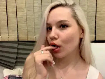 Cam4 Sex Chat of PLUSHIE_EYES