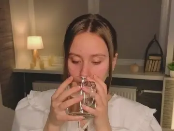 Cam4 Free Live Porn of ElvaHakey