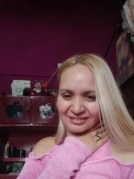 Cam4 Live Porn of elie64