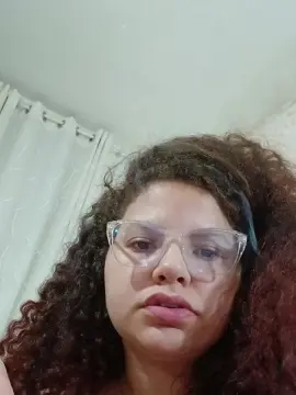 Cam4 Live Porn of RobertaRabao