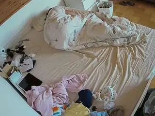 Camsoda Free Porn Cam of voyeurcam-julmodels-greybed-1