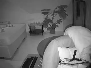 Camsoda Watch Live Sex Cams of voyeurcam-julmodels-whitebed-6