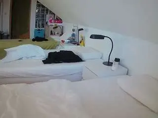 Camsoda Sex Chat of voyeurcam-julmodels-bed-3