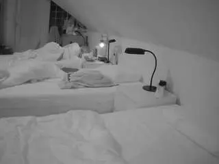 Camsoda Nude Webcam of voyeurcam-julmodels-bed-3