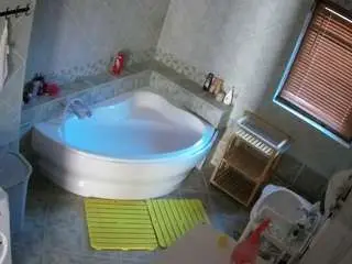 Camsoda Free Porn Cam of voyeurcam-julmodels-bath-1st-2