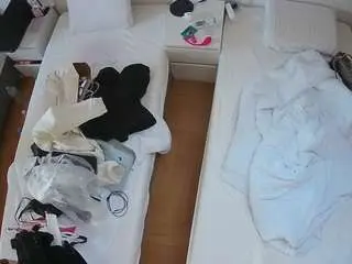 Camsoda Private Sex Chat of voyeurcam-julmodels-bed-5