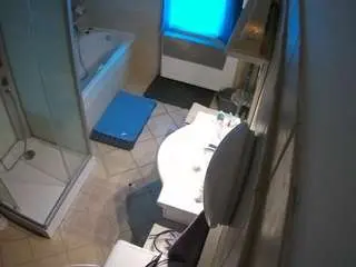 Camsoda Private Sex Chat of voyeurcam-julmodels-bath-2nd-2