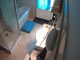 Camsoda Private Sex Chat of voyeurcam-julmodels-bath-2nd-2