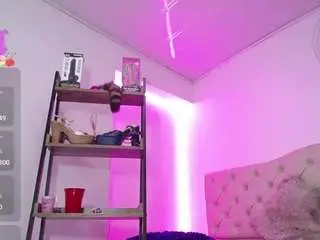 Camsoda Sex Cam of cristal-horny19