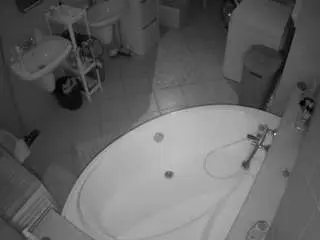 Camsoda Adult Webcams of voyeurcam-julmodels-bath-1st-1