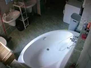 Camsoda Watch Live Sex Cams of voyeurcam-julmodels-bath-1st-1