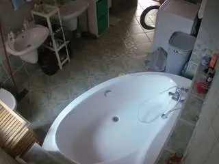 Camsoda Nude Webcam of voyeurcam-julmodels-bath-1st-1