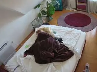 Camsoda Private Sex Chat of voyeurcam-julmodels-whitebed-4