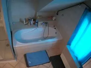 Camsoda Adult Webcams of voyeurcam-julmodels-bath-2nd-1