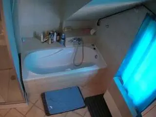 Camsoda Adult Video Chat of voyeurcam-julmodels-bath-2nd-1