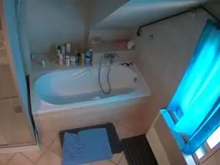 Camsoda Free Porn Cam of voyeurcam-julmodels-bath-2nd-1