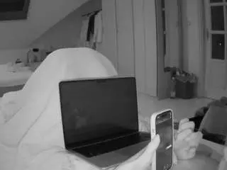 Camsoda Live Sex of voyeurcam-julmodels-bed-1