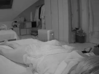 Camsoda Adult Webcam of voyeurcam-julmodels-bed-1