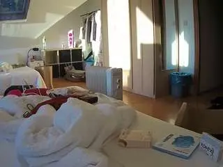 Camsoda Adult Webcams of voyeurcam-julmodels-bed-1