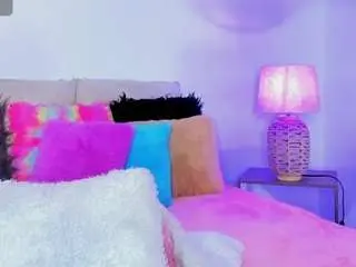 Camsoda Sex Chat of adelinee-18