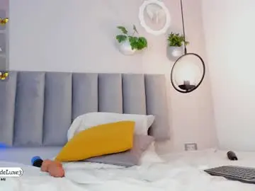 Chaturbate Live Sex Cam of emely_deluxe