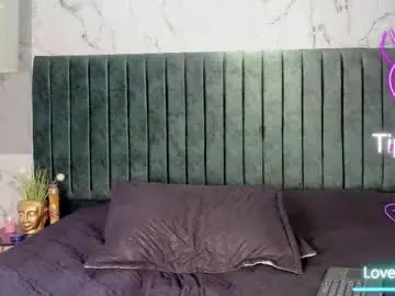 Chaturbate Nude Webcam of ema_luna_