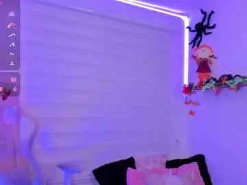 Chaturbate Live Sex Cam of keyla_roberts_