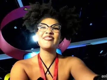 Chaturbate Live Sex Cam of softbby123