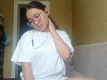 Chaturbate Watch Live Sex Cams of yuonneaquilar