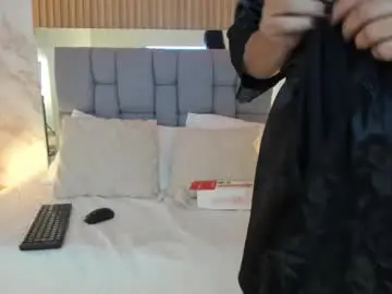 Chaturbate Live Sex Cam of miia_luna_