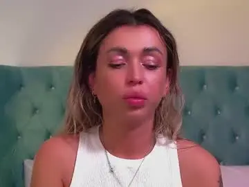 Chaturbate Watch Live Sex Cams of emelylawrences