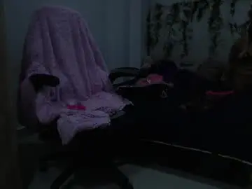 Chaturbate Nude Webcam of maddiie_and_clyde