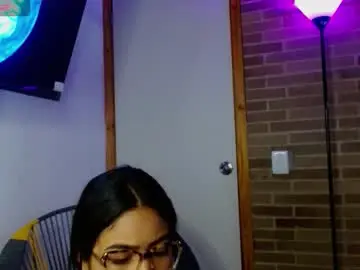 Chaturbate Live Sex Cam of helenacyruss666