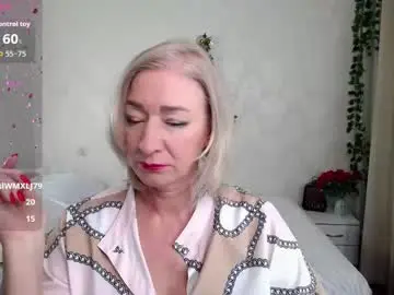 Chaturbate Live Sex Cam of hunters_woman