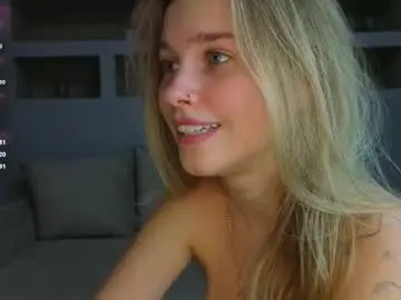 Chaturbate Live Sex Cam of lynntiny