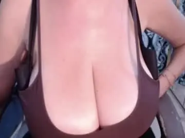 Chaturbate Free Live Porn of nicky_38hhugetits