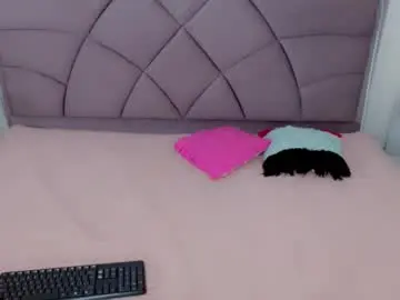 Chaturbate Live Sex Cam of carolaine01