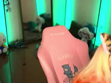 Chaturbate Live Sex Cam of annie_may_may