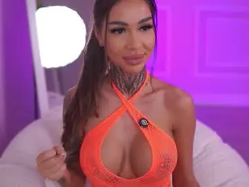 Chaturbate Live Sex Cam of kiara_moreno