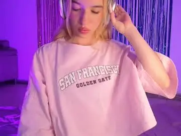 Chaturbate Live Sex Cam of alina_lee_t