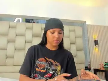 Chaturbate Live Sex Cam of pocahontas_pow