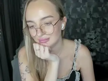 Chaturbate Live Sex Cam of a_delina